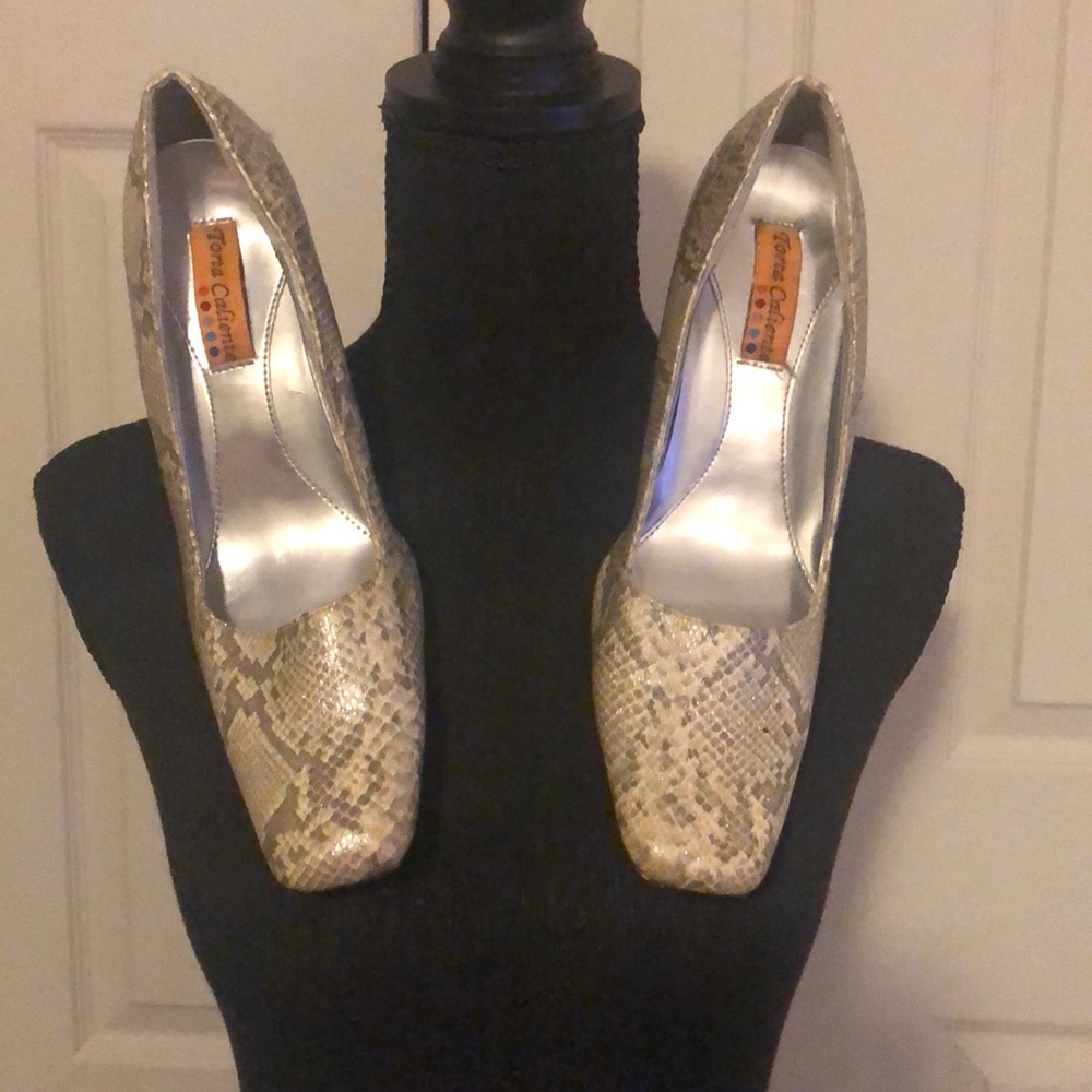 Torts Caliente Snake skin pumps